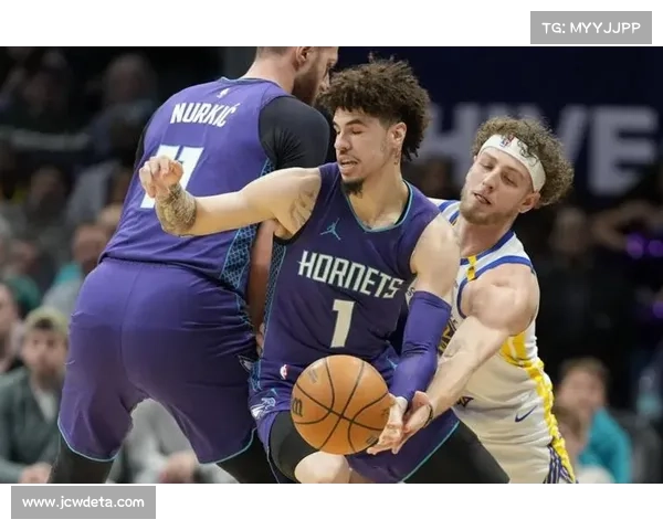 黄蜂vs雷霆青年军对决，鲍尔与亚历山大对飙三分